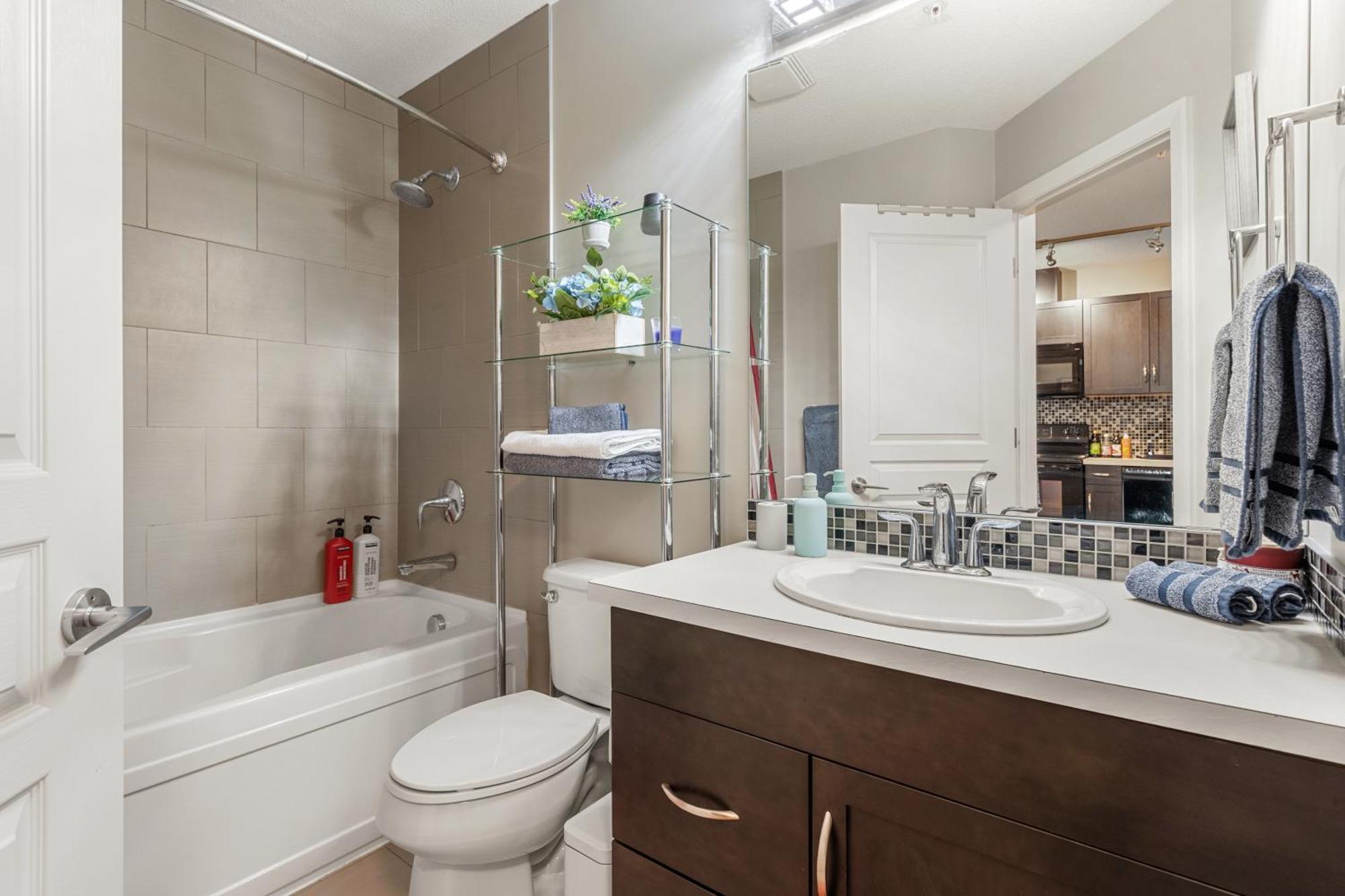 City Centre Retreat - 1Br Condo With Desk YYC 외부 사진
