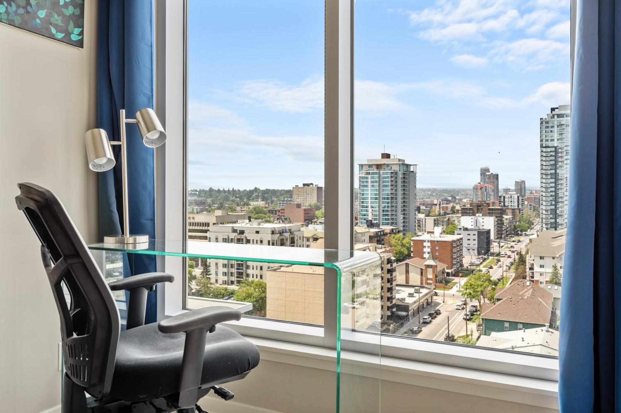 City Centre Retreat - 1Br Condo With Desk YYC 외부 사진