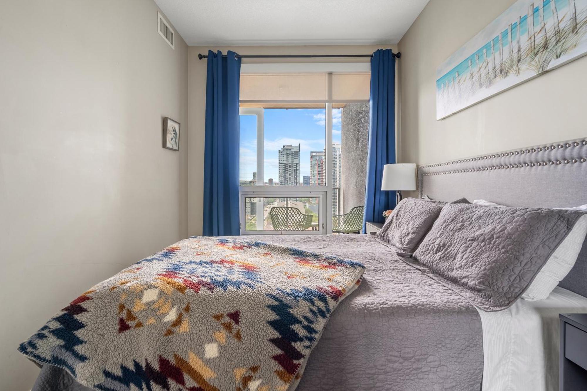 City Centre Retreat - 1Br Condo With Desk YYC 외부 사진